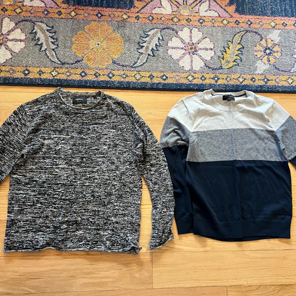 2 Men's Black and Gray Sweaters Trmy & Banana Republic M